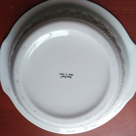 2 Qt Covered Casserole with Lattice Pattern TTO6 - Picture 6 of 8